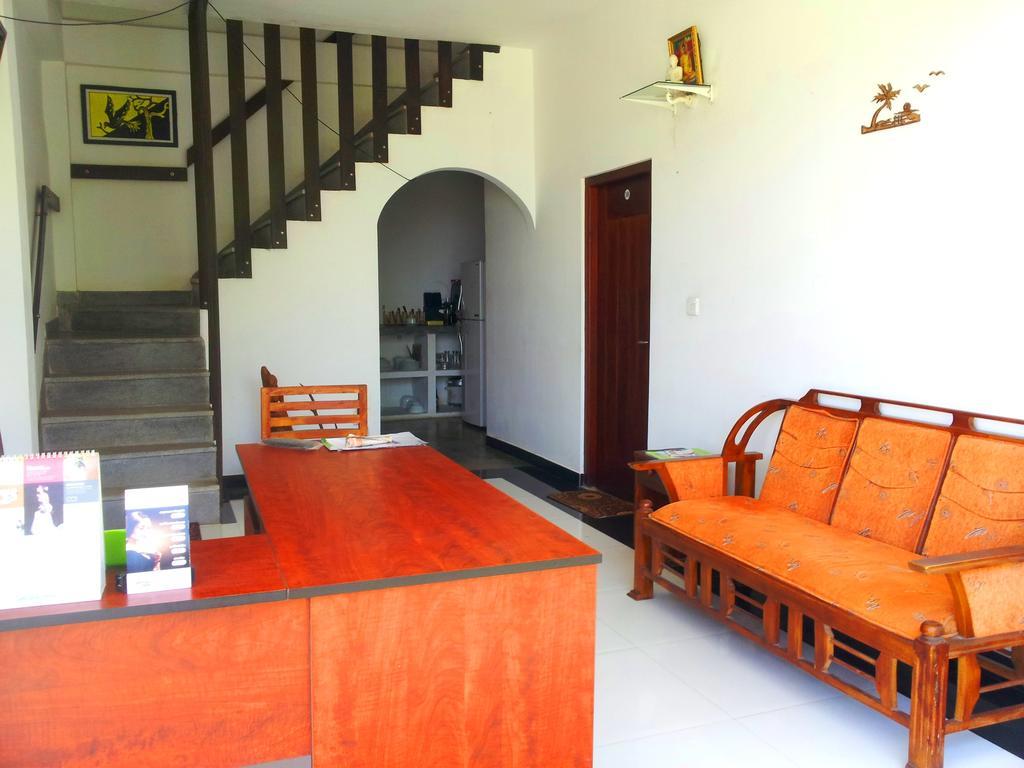 Bed and Breakfast Ceylon Surf Guest And Restaurant Велигама Экстерьер фото